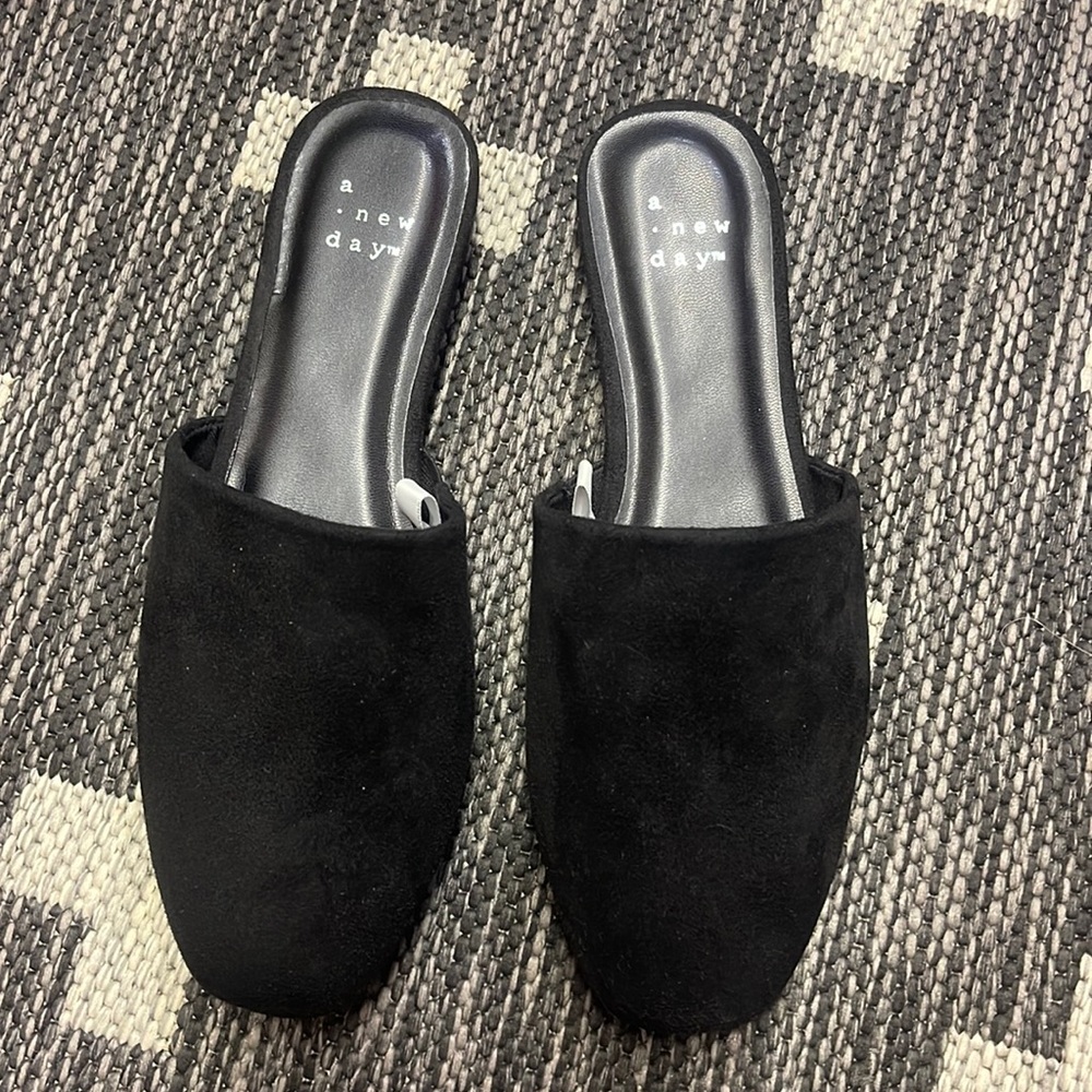 A New Day Black Size 6 Never Worn Shoes Suede